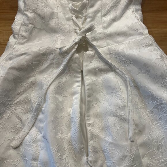 Short White Jacquard Satin Dress with Bow - Size 6 - Picture 6 of 10